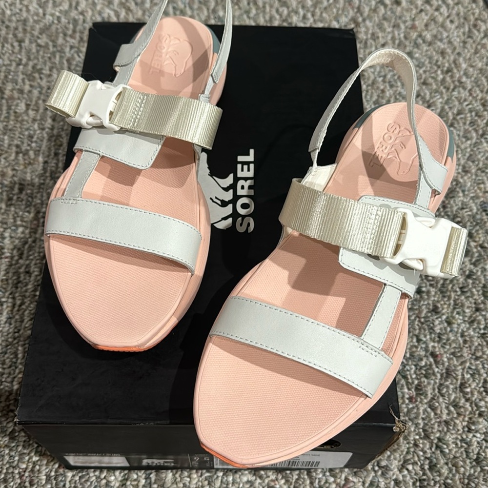 NWB SOREL SANDAL 9.5